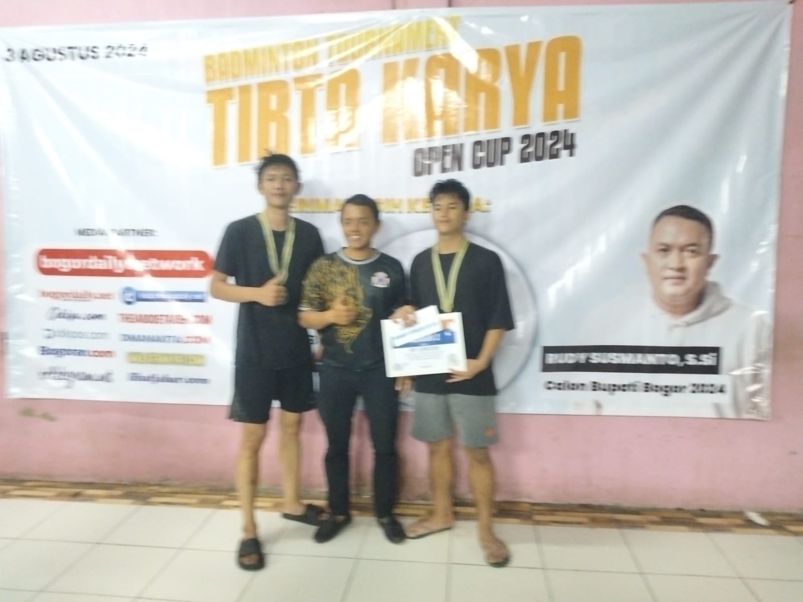 Pasangan Teguh/Almi juara turnamen bulutangkis Tirta Karya Open Cup 2024.