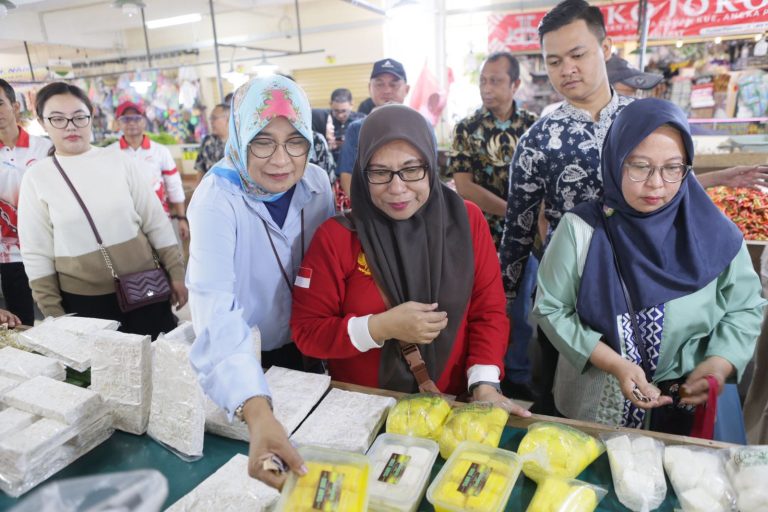 Sekda Kota Bogor Ajak Masyarakat Belanja di Pasar Tradisional