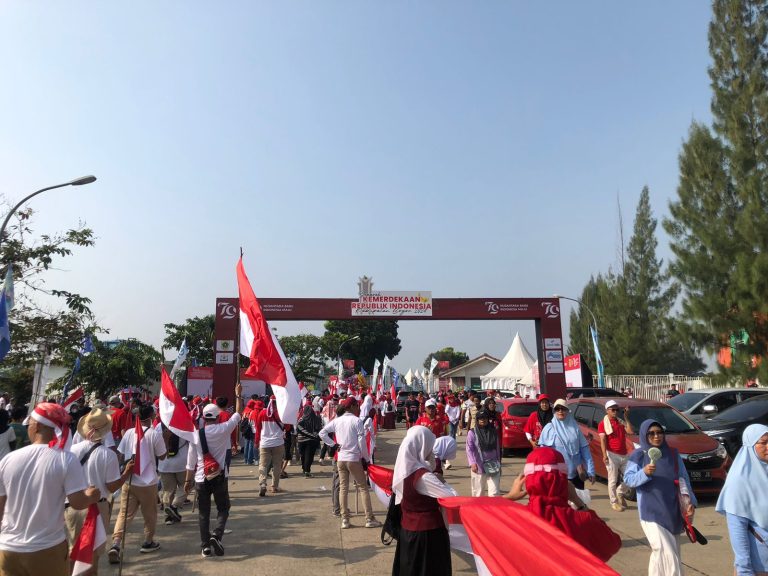 Meriahkan HUT RI ke-79, Ribuan Masyarakat Bogor Tumpah Ruah Padati Stadion Pakansari Cibinong