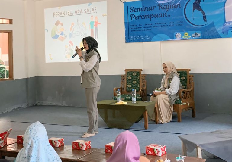 Mahasiswa KKN-T Universitas Djuanda Gelar Seminar di Desa Cigombong