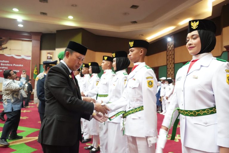 Pj Bupati Bogor Kukuhkan Paskibraka Kabupaten Bogor