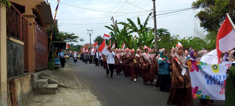 Semarak Kirab Merah Putih di Megamendung, Sukamanah Juarai Lomba Dongdang