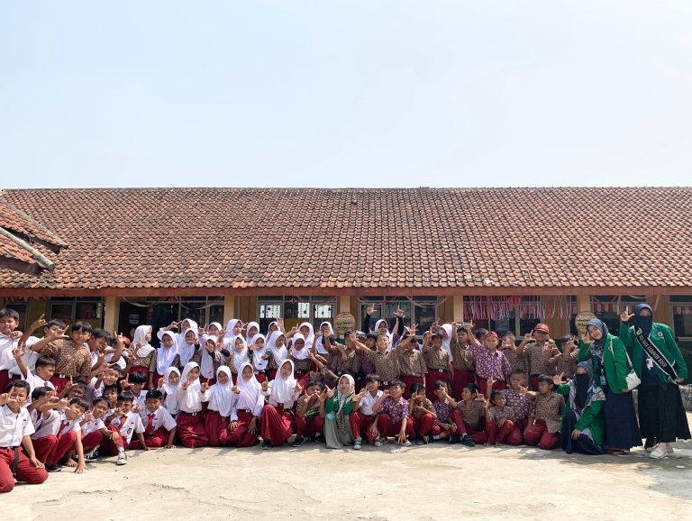 Lawan Kecanduan Gadget, KKM IUQI Bogor Kelompok 21 Gelar Edukasi di SDN Cicadas 02