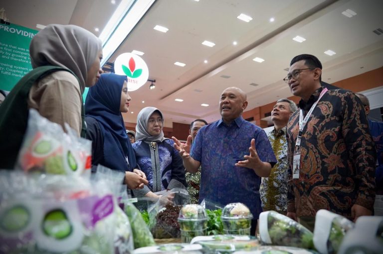 MenKopUKM Sebut Pentingnya Perkuat Minat Anak Muda Terjun ke Sektor Pertanian