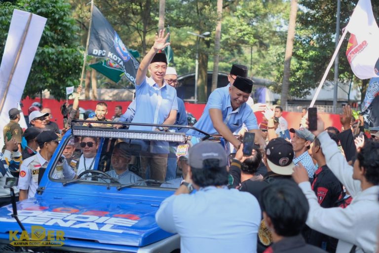 Relawan Barisan Dedie Rachim (BADAR) Mengiringi Pendaftaran Pasangan Dedie Rachim dan Jenal Mutaqin ke KPU