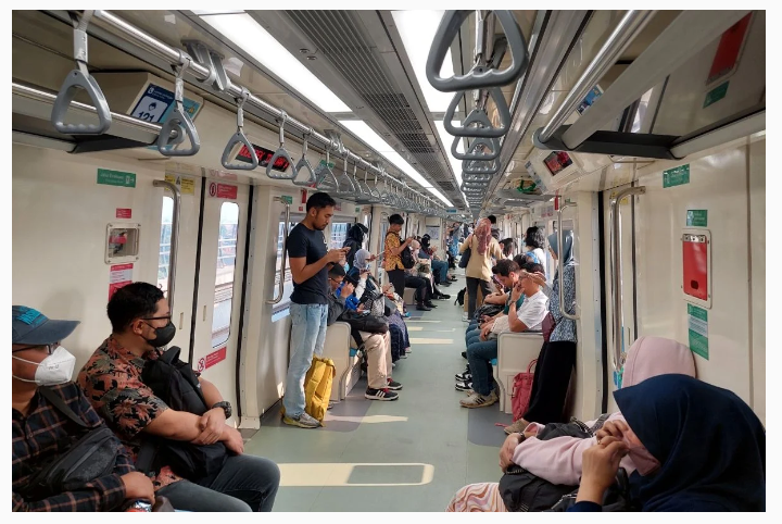 LRT Jabodebek Tambah 14 Perjalanan, Jarak Antar Kereta Jadi Lebih Singkat