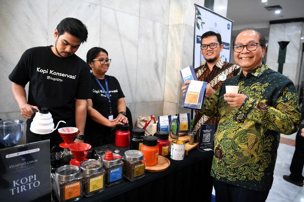 Tingkatkan Daya Saing UMKM, KemenKopUKM Dukung Program Damping UMKM