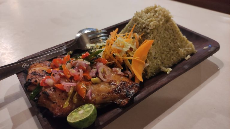 Payung Hujan Patio Dining Hadirkan Menu Baru “Chicken Bali Rice” dengan Nuansa Bali