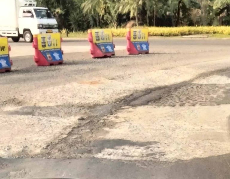 Jalan Utama yang Biasa Dilintasi Presiden Prabowo di Sentul City Rusak Parah