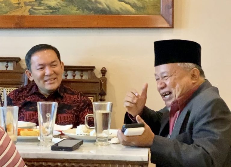 Puji Sosok Bakal Calon Wali Kota Bogor Dokter Rayendra, KH Muhyiddin Junaidi : Pemimpin Itu Bottom Up, Bukan Top Bottom