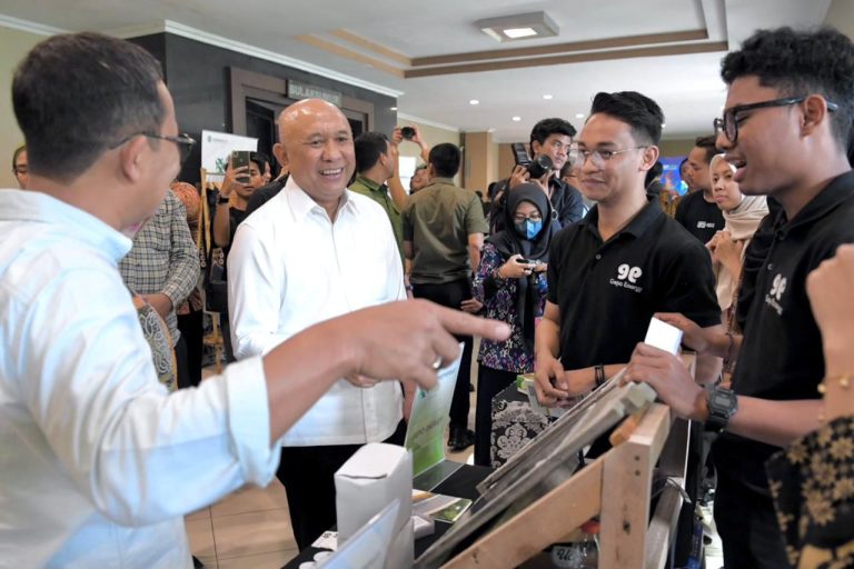 Di Kampus UGM, MenKopUKM Ajak Mahasiswa Berwirausaha Ciptakan Ekonomi Baru