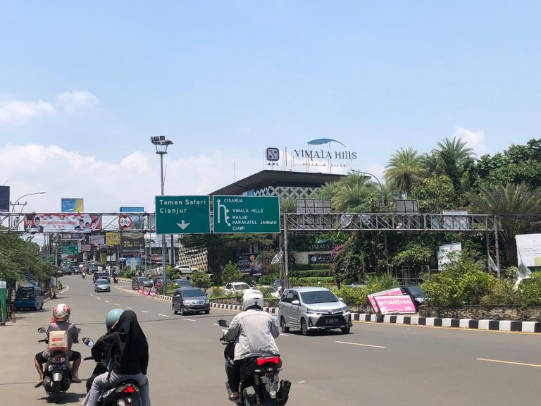 Kepadatan Masih Terjadi, Arus Lalu Lintas Kawasan Puncak Diberlakukan One Way Arah Jakarta