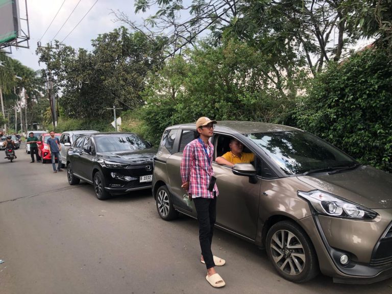 Cerita Pengendara yang Terjebak Kemacetan Hingga 7 Jam, Minta Oneway Arah Puncak segera Dibuka