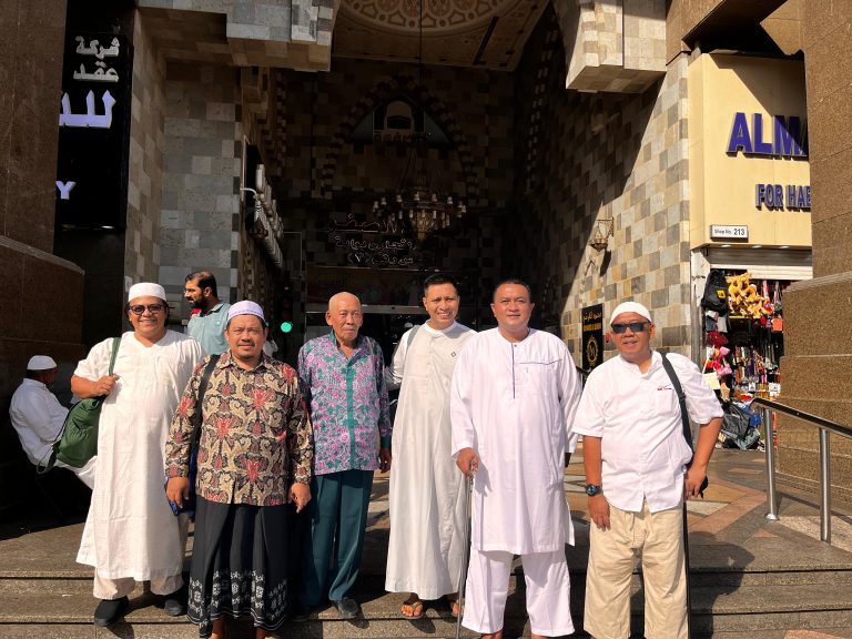 Umrah Bersama Kiai di Bulan Kelahiran Nabi Muhammad SAW, Ini Doa Calon Bupati Bogor Rudy Susmanto dari Tanah Suci