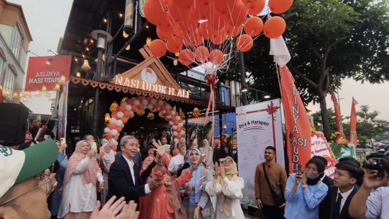 Dedie A Rachim Hadiri Grand Opening Nasi Uduk Haji Ali