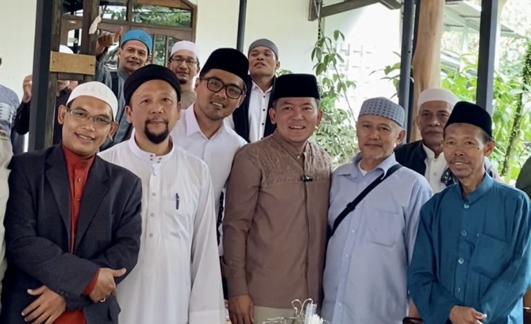 Sambut Dokter Rayendra di Pesantren Al-Um Pagentongan, KH Muhtadin: Ada Harapan Baru