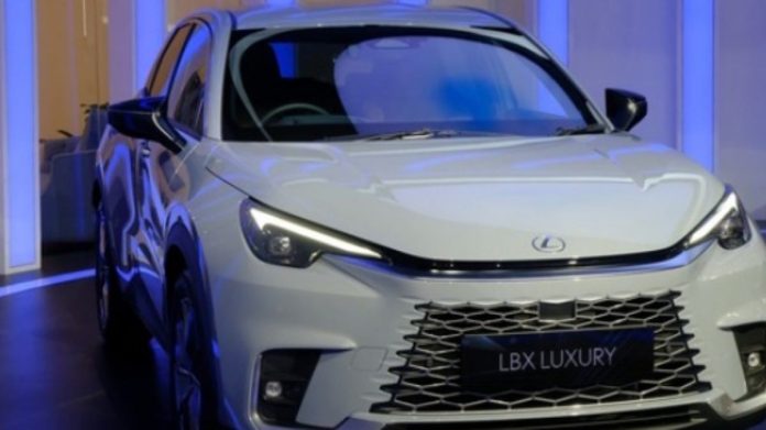 Review Lexus LBX, Mobil Termurahnya Lexus