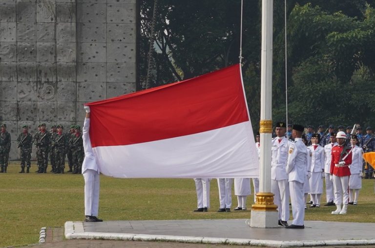 Paskibraka Binaan Badan Kesatuan Bangsa Dan Politik Kabupaten Bogor Sukses Kibarkan Bendera Pusaka Pada Hut Ri Ke-79 Tahun 2024