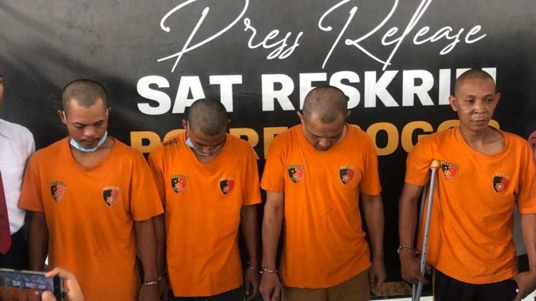 Wajah Empat Tersangka Perampokan Rumah Hijau di Pamijahan Bogor Dipamerkan