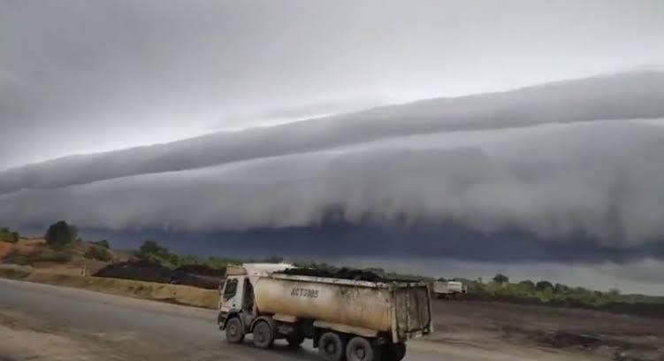 Viral Awan Tsunami di Indonesia, Ini Penjelasan Ilmiah BMKG