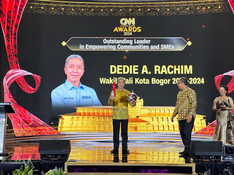 Mantan Wakil Wali Kota Bogor Dedie A Rachim Raih Penghargaan CNN Award 2024