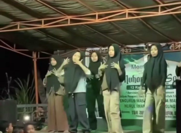 Viral! Tujuh Remaja Berhijab Joget TikTok di Acara Maulid Nabi