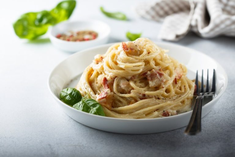 Resep Mie Carbonara di Rumah dengan Mie Instan, Gampang Banget!