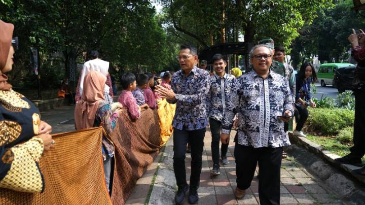 Bentangkan 4,1 KM Kain Batik, Kota Bogor Pecahkan Rekor ORI