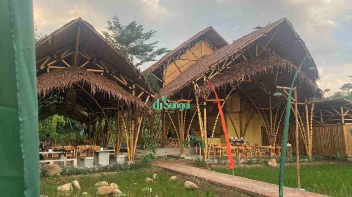 Di'sungai Rumah Makan Sunda & Camping Ground, Tempat Makan Asri di Tengah Alam