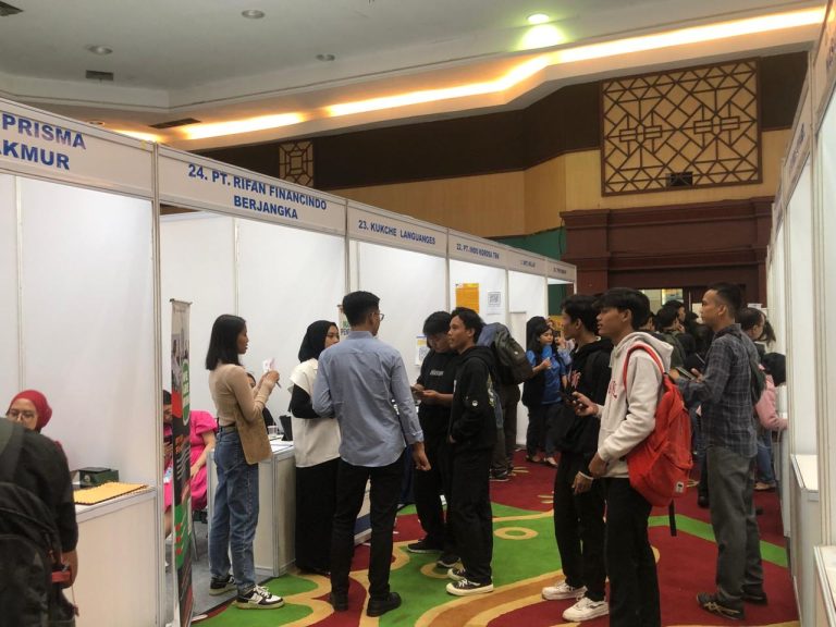 Berharap Dapat Pekerjaan, Ratusan Pelamar Kerja Ikuti Job Fair di Gedung Tegar Beriman Cibinong