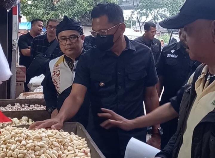 Jelang Akhir Tahun, Harga Komoditi Sayuran di Pasar TU Kemang Stabil