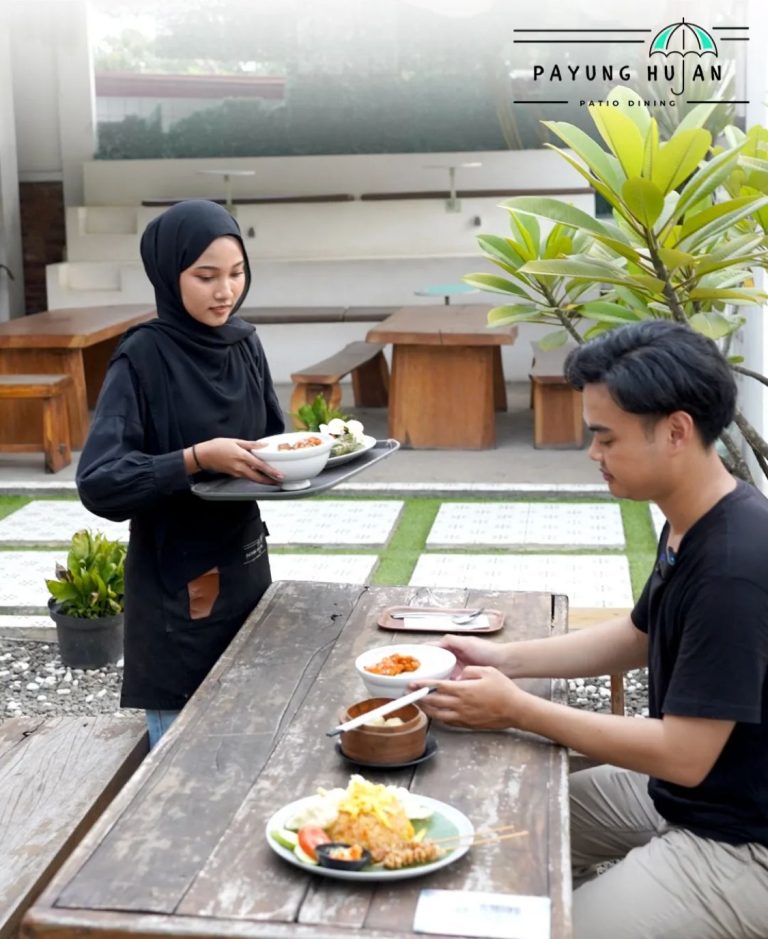 Makan Siang di Payung Hujan Patio Dining Dapat Promo Voucher Treatment di Besthetic Clinic Bogor