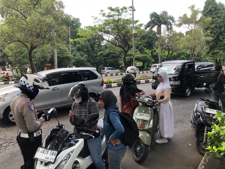 70 Pengendara Kena Tilang saat Operasi Zebra Lodaya di Jalan Raya Tegar Beriman Cibinong, Mayoritas Tak Gunakan Helm