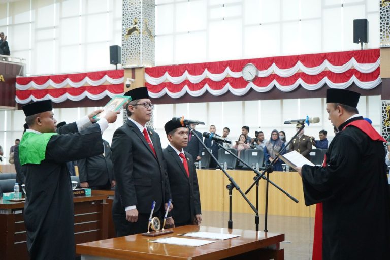 Pengambilan Sumpah Jabatan Pimpinan DPRD Kota Bogor, Zenal Abidin dan Dadang Iskandar Danubrata Isi Kursi Wakil Ketua