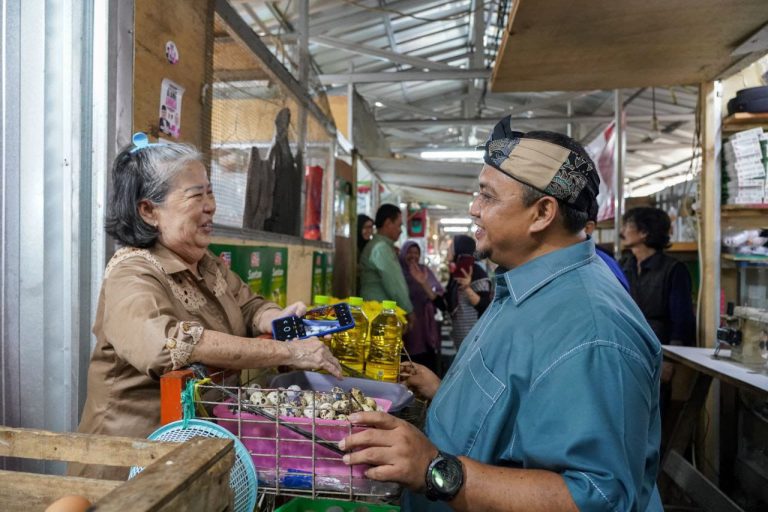 Keliling Pasar Sukasari, Atang Trisnanto Terima Curhatan Sepinya Pembeli dari Pedagang