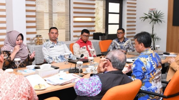 Sekda Dukung Direktur RSUD Cibinong Jadi PNS Berprestasi Tingkat Jawa Barat