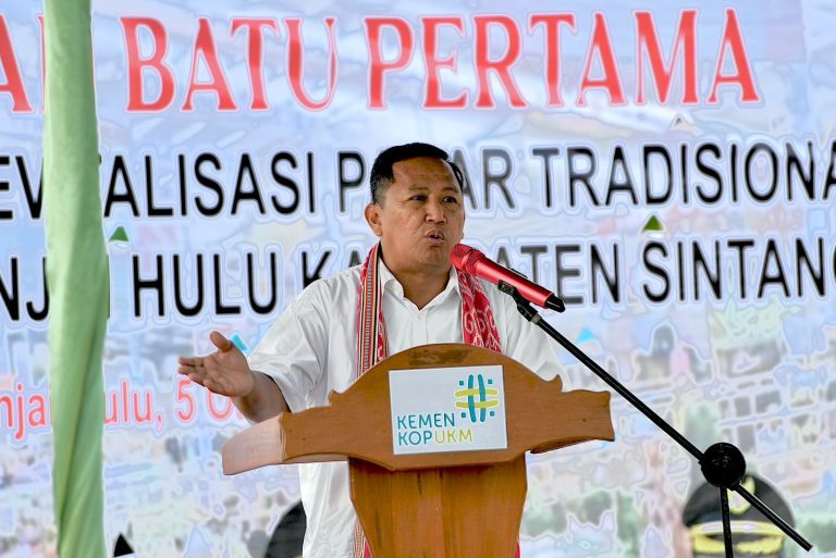 KemenKopUKM Revitalisasi Pasar Tradisional Binjai Hulu Sintang Kalbar