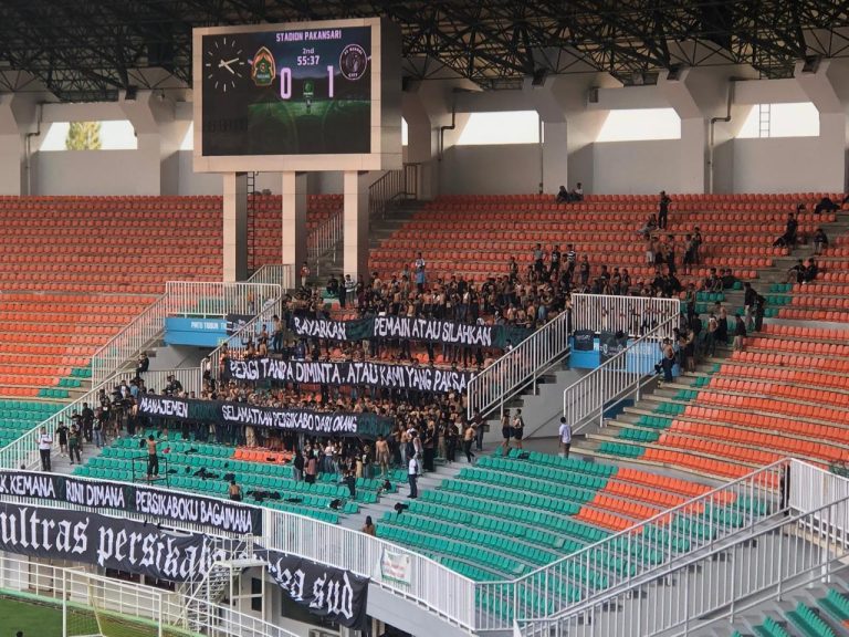 Kalah dari FC Bekasi City 0-1 di Pakansari, Ribuan Suporter Persikabo 1973 Beri Sindiran