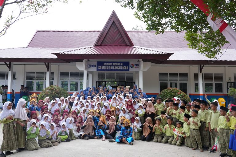 Dorong Kualitas Pendidikan dan SDM Unggul, “BRI Peduli Ini Sekolahku” Bantu Renovasi SDN 001 Sungai Pagar Riau