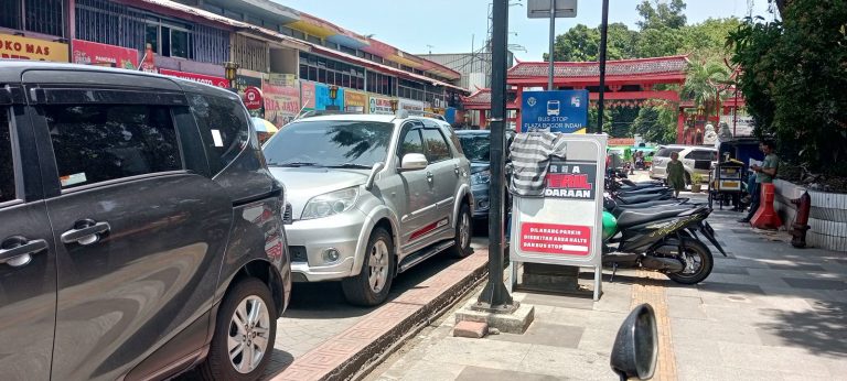 Dishub Soroti Area Steril Bus Stop di Surken yang Dijadikan Tempat Parkir Liar