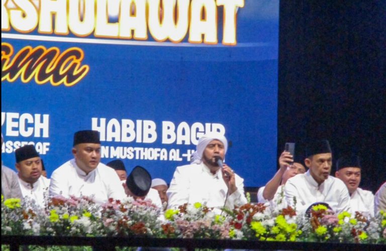 Hadiri Cibinong Bersholawat, Rudy Susmanto Ajak Masyarakat Bogor Tingkatkan Keimanan dan Ketakwaan 