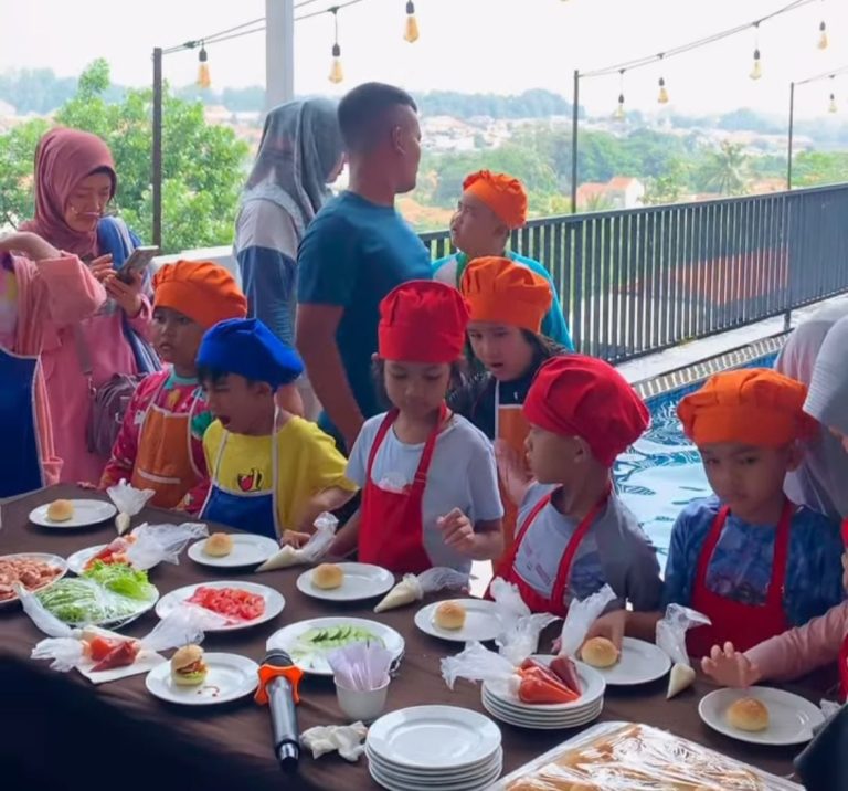 Serunya Akhir Pekan di Padjadjaran Hotel Bogor: Movie Time, City Tour, dan Cooking Class!