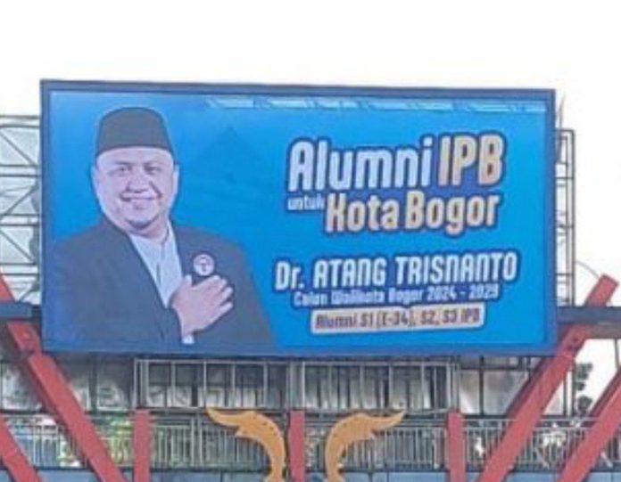 Billboard Atang Trisnanto Disabotase Orang Tak Dikenal