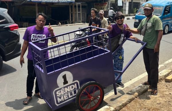 Sendi-Melli Kirim Bantuan Gerobak Sampah Untuk Atasi Persoalan Sampah di Kota Bogor