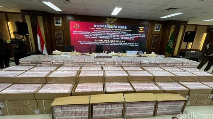 Uang Tunai Rp 301 Miliar Hasil Korupsi Korporasi Duta Palma Group Dipamerkan Kejagung