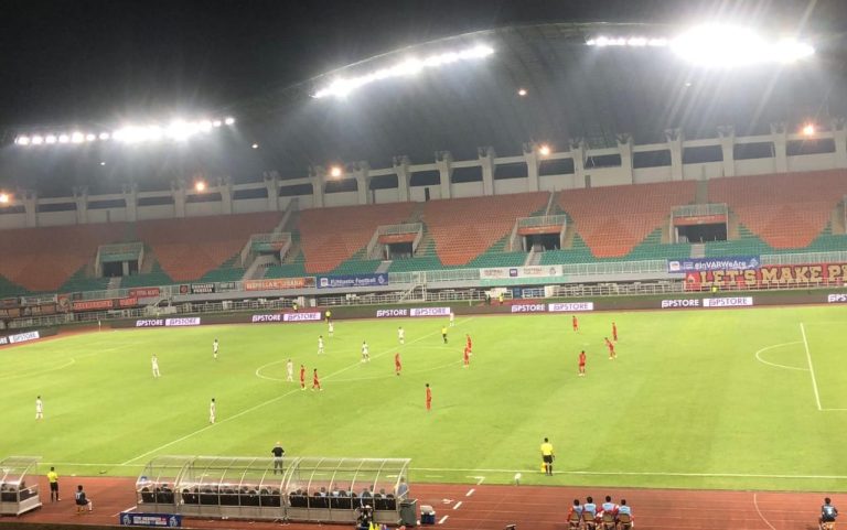 Drama Penalti dan Gol Telat, Persija Jakarta Tundukkan Madura United 4-1 di Stadion Pakansari