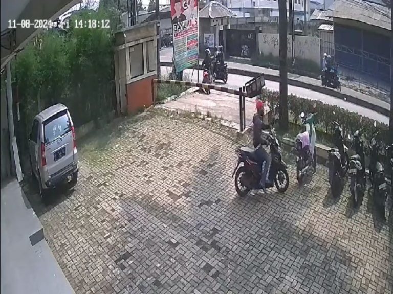 Nekat! Motor Karyawan Bogordaily Raib Dicuri di Siang Bolong, Terekam Jelas CCTV