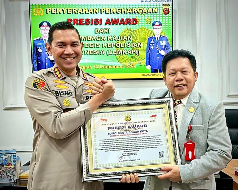 Beri Pelayanan Optimal, Kapolresta Bogor Kota Terima Penghargaan “Presisi Award” 