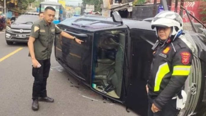 Brak! Fortuner Terguling di Puncak Bogor, Diduga Sopirnya Ngantuk Berat