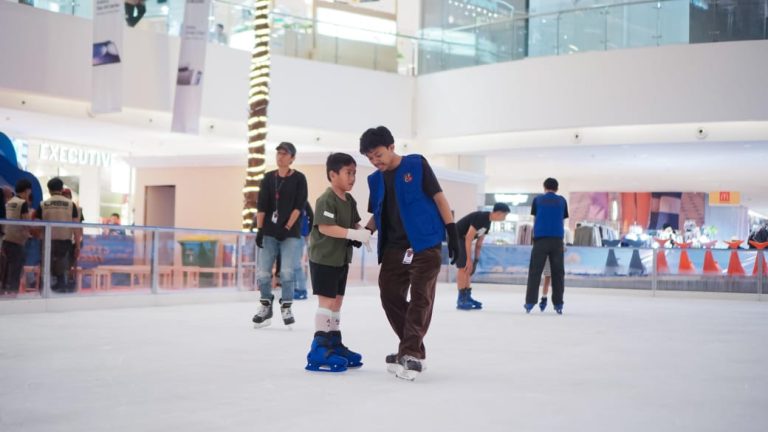 Arena Ice Skating di Cibinong City Mall Hadir Kembali Pada Momen Akhir Tahun 2024